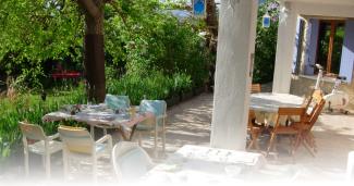 A view of the terrasse where you can have your breakfast 